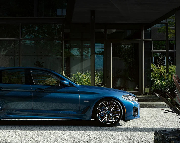 2022 BMW 5 Series 530e Sedan performance