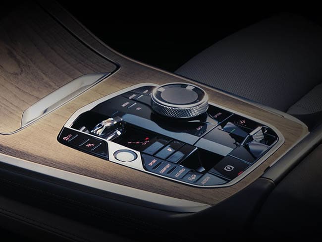 2026 BMW X Models X7 M60i comfort