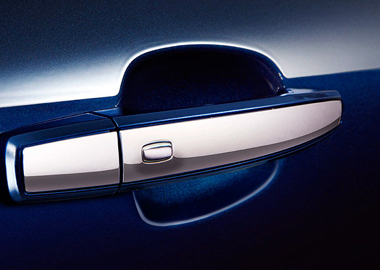 BODY-COLOR DOOR HANDLES WITH CHROME