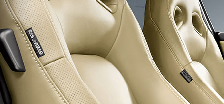 2016 Nissan GT-R Seats
