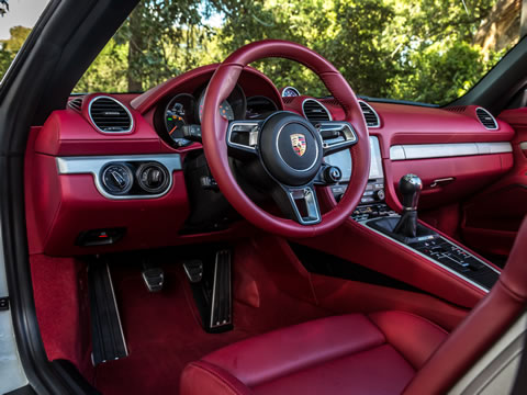 Restyled interior has new Porsche Communication Management as standard