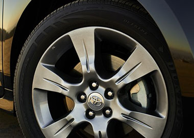 2015 Toyota Sienna alloy wheels