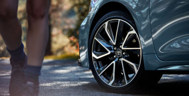 Available 18-in. machined alloy wheels