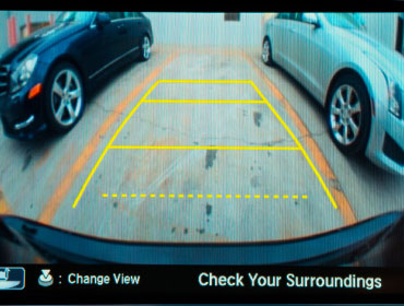 Multi-View Rear Camera with Dynamic Guidelines