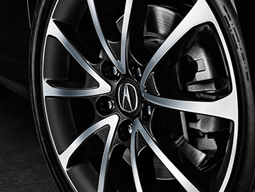 19-Inch Diamond-Cut Alloy Wheels