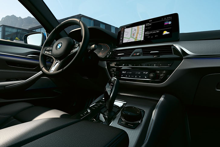 2022 BMW 5 Series 530i Sedan comfort