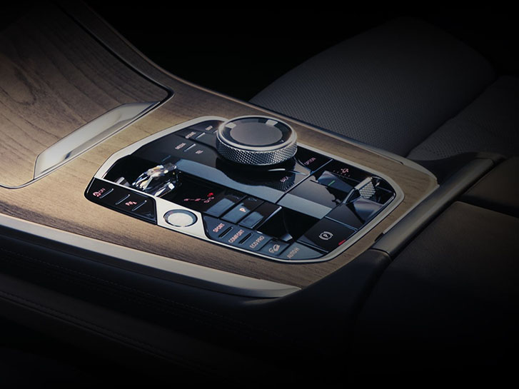 2024 BMW X Models X7 M60i comfort