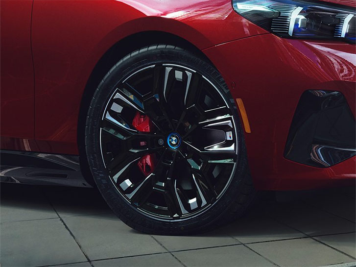 2025 BMW i Models i5 M60 performance