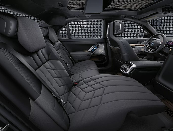 2026 BMW i Models i7 M70 comfort