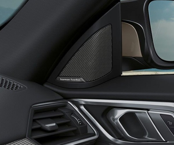 2027 BMW 4 Series M440i Convertible comfort