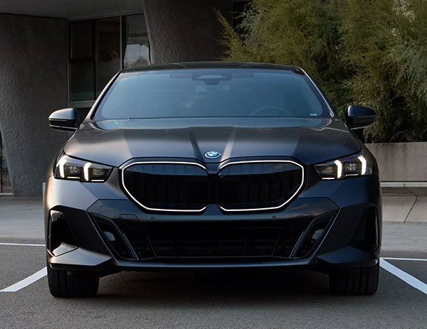 2027 BMW 5 Series 550e xDrive Sedan appearance