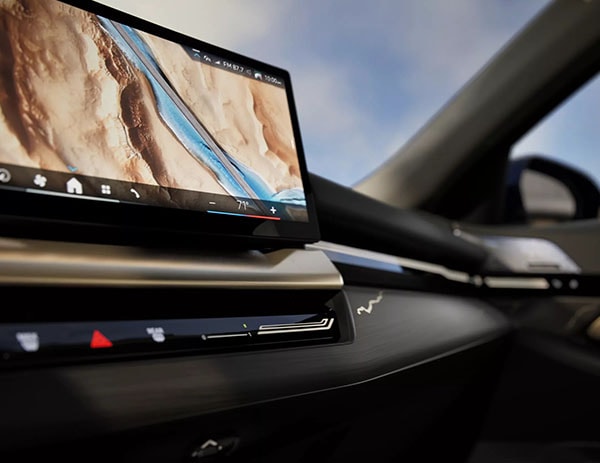 2027 BMW 5 Series 550e xDrive Sedan comfort