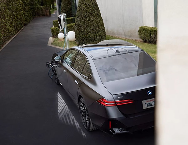 2027 BMW 5 Series 550e xDrive Sedan performance