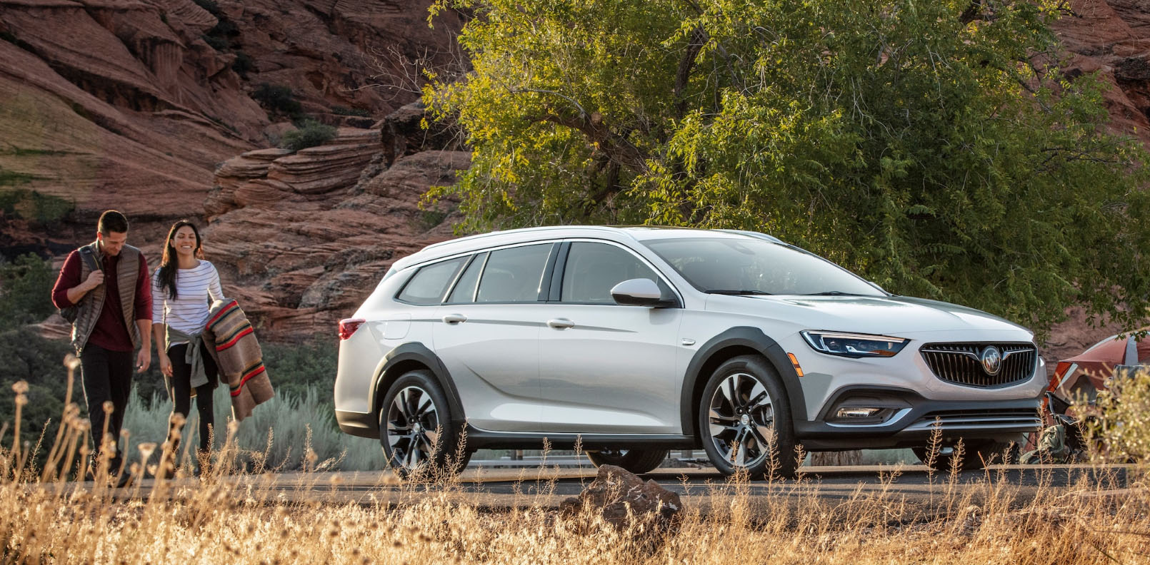 2020 Buick Regal TourX Main Img