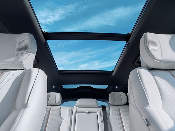 2027 Cadillac VISTIQ comfort