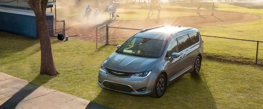 2018 Chrysler Pacifica Hybrid Main Img