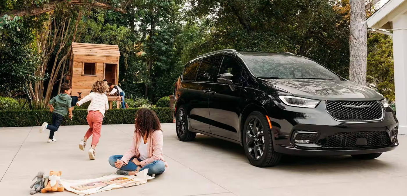 2023 Chrysler Pacifica Appearance Main Img