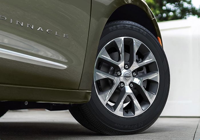 2026 Chrysler Pacifica Hybrid appearance
