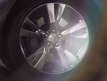 2019 INFINITI Q70 5-spoke alloy wheels
