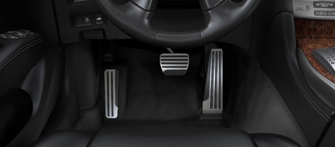 2019 INFINITI Q70 aluminum pedals