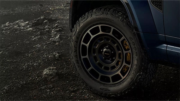 2026 Land Rover Defender OCTA appearance