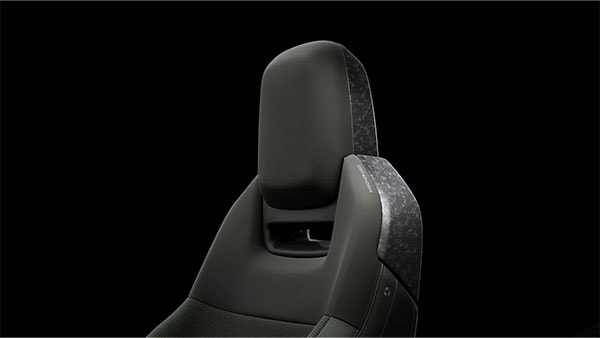 2026 Land Rover Defender OCTA comfort