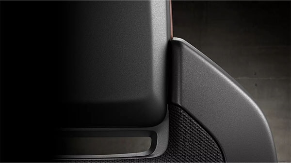2026 Land Rover Defender OCTA comfort
