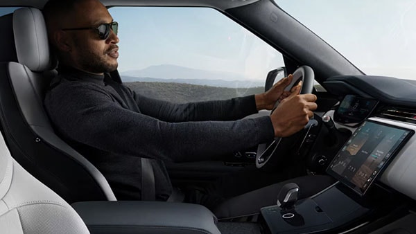 2026 Land Rover Range Rover Sport comfort