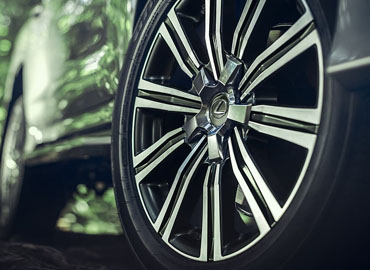 21-Inch Split-10-Spoke Alloy Wheels*