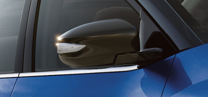 Power Heated Outside Mirrors With LED Turn Signal Indicators
