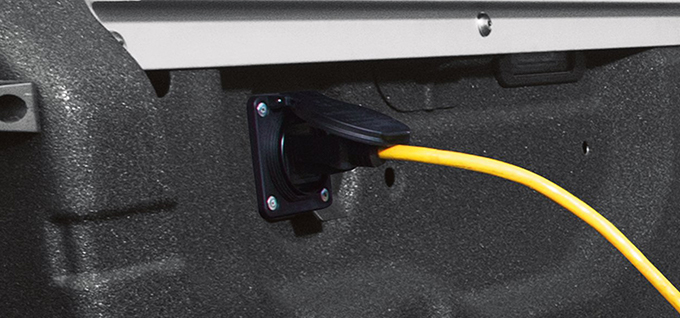 2018 Nissan Titan 120-V outlet