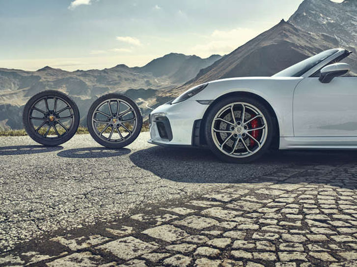 2021 Porsche 718 Spyder appearance