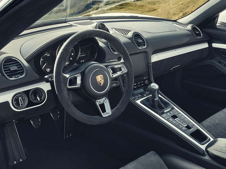 2021 Porsche 718 Spyder comfort
