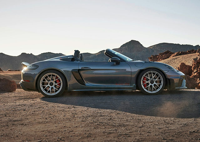 2025 Porsche 718 Spyder RS appearance