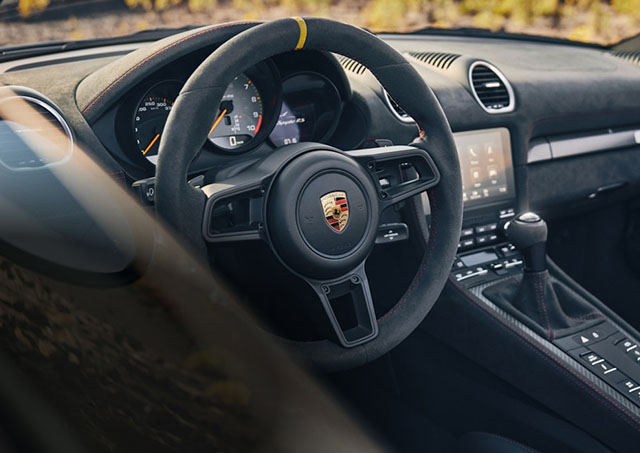 2025 Porsche 718 Spyder RS comfort