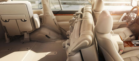 2015 Toyota Land Cruiser second-row seats