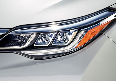 2016 Toyota Avalon Hybrid LED headlights