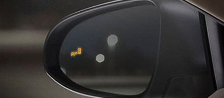 2016 Toyota Avalon Hybrid Blind Spot Monitor