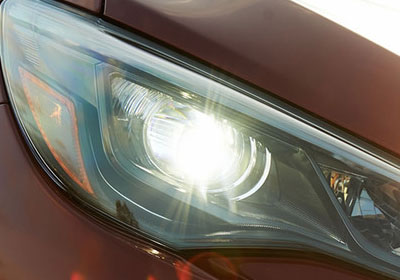 2016 Toyota Camry Hybrid LED headlights