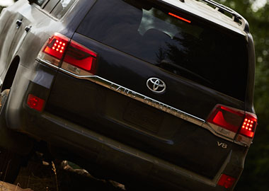 2016 Toyota Land Cruiser LED taillights