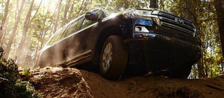 2017 Toyota Land Cruiser Crawl Control with Off-Road Assist