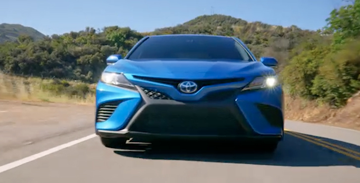 2019 Toyota Camry Hybrid performance1