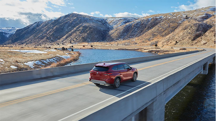 2022 Toyota Highlander Hybrid performance