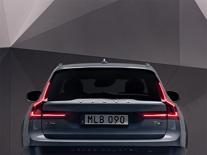 2021 Volvo V90 Cross Country appearance