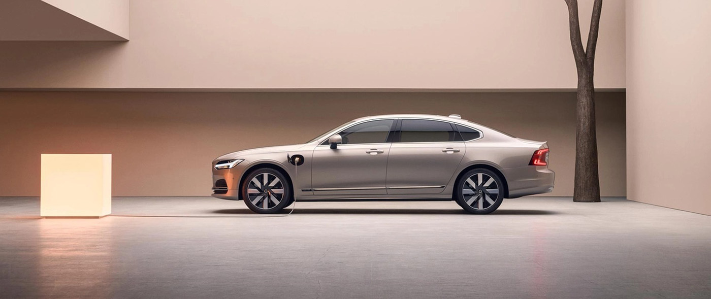 2025 Volvo S90 Plug-in Hybrid Main Img