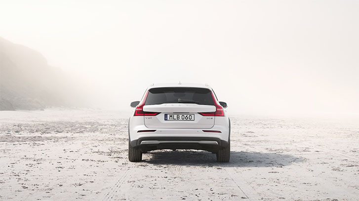 2025 Volvo V60 Cross Country performance