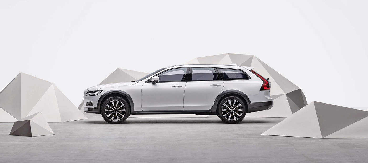 2025 Volvo V90 Cross Country Main Img