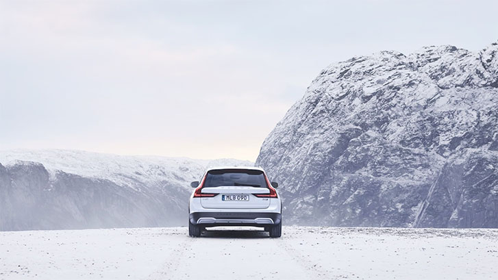 2025 Volvo V90 Cross Country performance