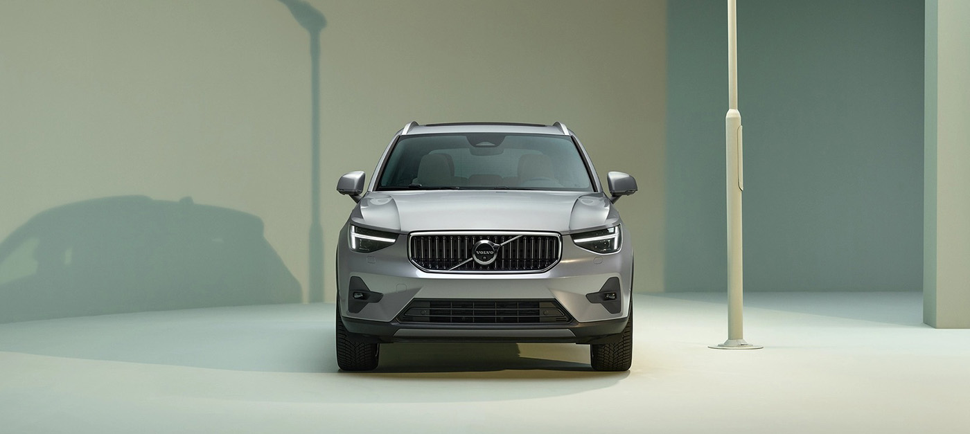 2025 Volvo XC40 Main Img